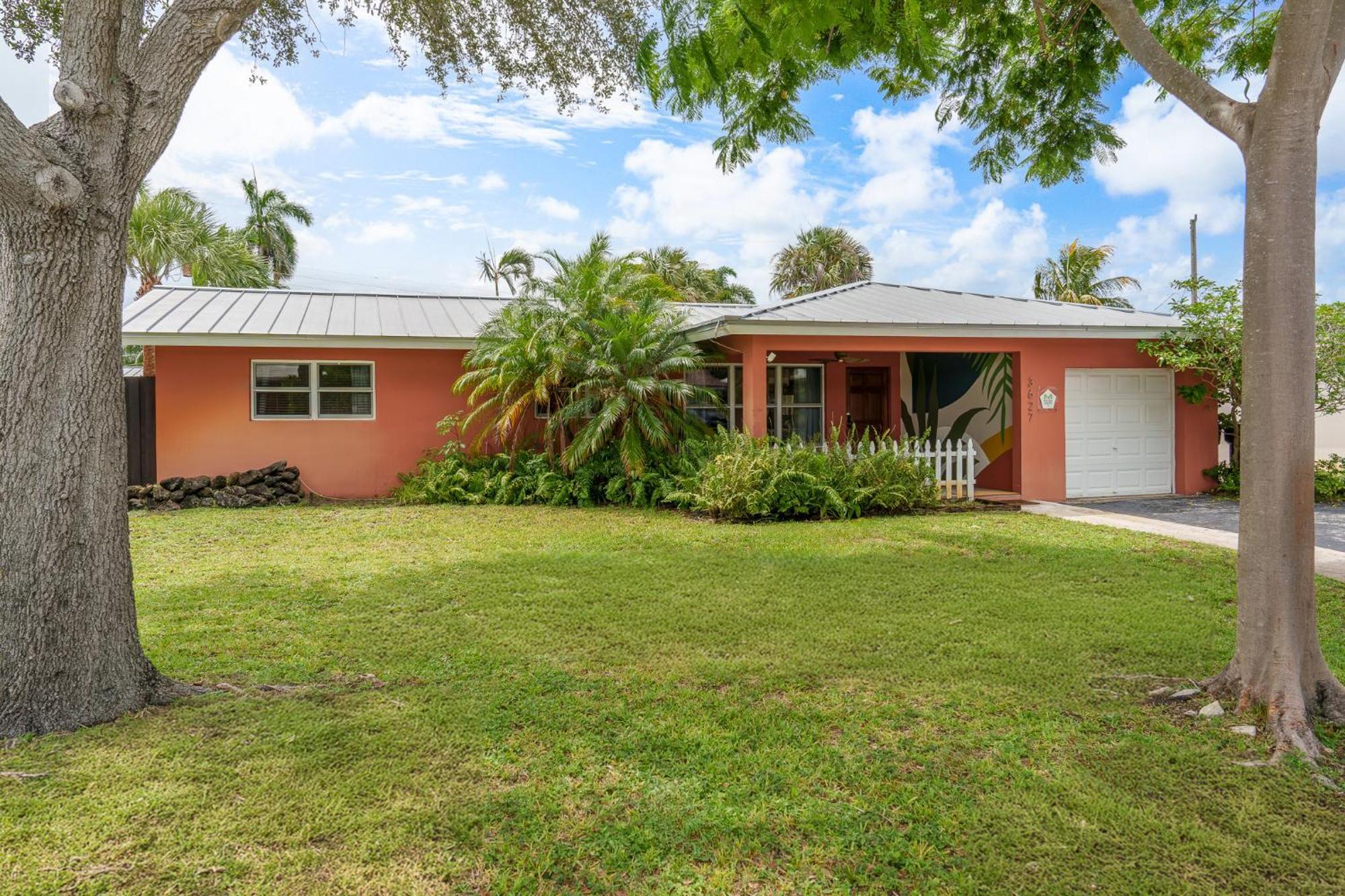 Holiday home Havana Haven By Bk - Family Friendly - Close To - Large Heated Pool - 4 Beds - Sleeps 8 *